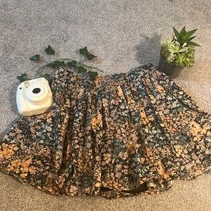 American Eagle Flowy Floral Mini Skirt (Size L) (Stretchy)